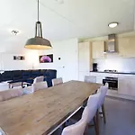Villa Luxury In With Parking *