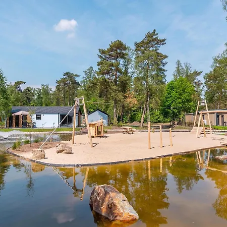 Luxury In With Parking Villa *