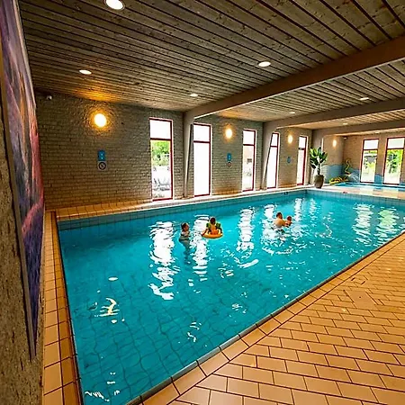 Luxury In With Parking Villa *