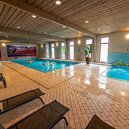 Villa Luxury In With Parking *
